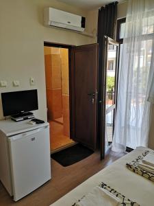 Μια τηλεόραση ή/και κέντρο ψυχαγωγίας στο Guest House Sv Nikola