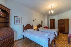 Uma cama ou camas num quarto em Central Charming Classic Apartment