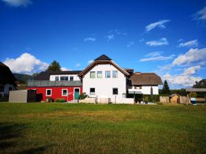 Το κτήριο όπου στεγάζεται  το διαμέρισμα
