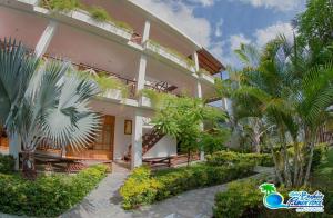 HOTEL BAHÍA PINORROA外面的花园
