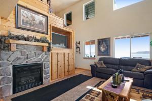 a living room with a fireplace and a couch at Moose Mountain Retreat in Fish Haven