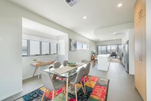 Posezení v ubytování Astra Apartments Newcastle (Merewether) + 7 fotografií