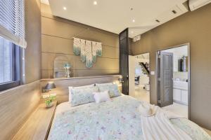 台北BV Taipei 大安G馆的房间里有一张大床的卧室