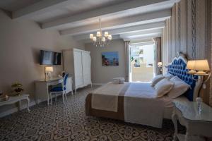 Voodi või voodid majutusasutuse Sui Generis Tropea Luxury Rooms toas