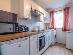 Bright & Tranquil Apartment Close to City Centre