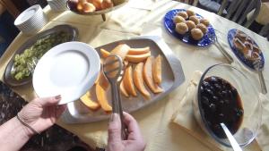 Makanan di atau berdekatan hotel