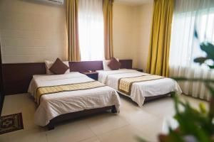 Giường trong phòng chung tại Dai A Hotel