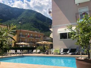 Pemandangan gunung umum atau pemandangan gunung yang diambil dari hotel