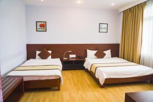 Giường trong phòng chung tại Dai A Hotel