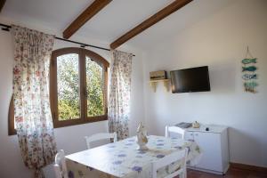 a dining room with a table and a window at Residenza il Normanno - La terrazza sul mare in Santa Domenica