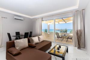 Posedenie v ubytovaní Seashore Stream Suites
