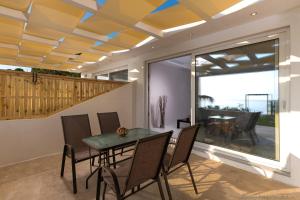 Posedenie v ubytovaní Seashore Stream Suites