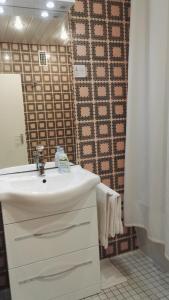 a bathroom with a sink and a mirror at Hotel Römerhof in Saarbrücken