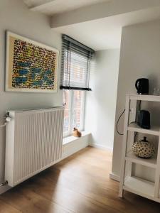 a living room with a radiator and a window at B&B Gracht 62 in Maastricht