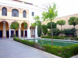 a courtyard with a swimming pool in front of a building at Saavedra Free Parking Cordoba Center in Córdoba