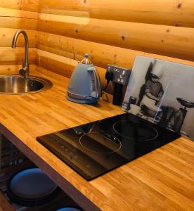 a kitchen counter with a stove and a sink at Redlands Country Lodge Apartments with Hot Tubs in Ladybank