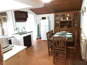 Majoituspaikan Casas da Loureira - Casa do Agostinho keittiö tai keittotila