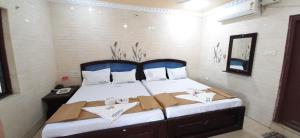 Postel nebo postele na pokoji v ubytování Hotel Prakash