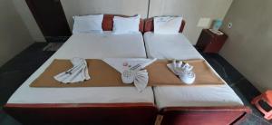 Posteľ alebo postele v izbe v ubytovaní Hotel Prakash