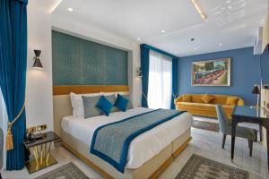Postel nebo postele na pokoji v ubytování Palazzo Rosaria Boutique Hotel + 32 fotografií