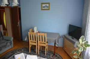 Un televizor și/sau centru de divertisment la Pokoje Gościnne Szuber +26 fotografii