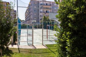 Tenis alebo squash v ubytovaní Homes&Go Nova Pineda Alto alebo jeho okolí