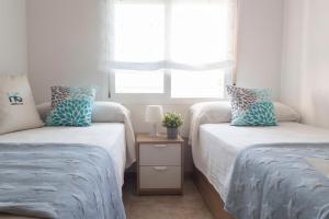 Posteľ alebo postele v izbe v ubytovaní Homes&Go Nova Pineda Alto