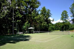 Tenis alebo squash v ubytovaní Hotel Marcora & Spa alebo jeho okolí