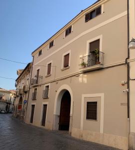 Το κτήριο όπου στεγάζεται  το διαμέρισμα