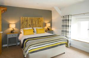 
a bedroom with a large bed and a large window at Hunters Lodge Inn in Totnes
