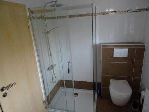 Ένα μπάνιο στο Ferienwohnung Bad Rappenau +12 φωτογραφίες