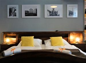 a bedroom with a large bed with two yellow pillows at Expolis Residence - City Center MTP TARGI- Reception 24h in Poznań