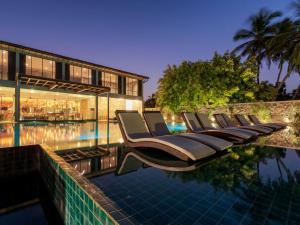 Bazén v ubytování Regenta Arie Lagoon Negombo nebo v jeho okolí