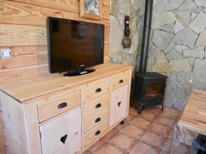 TV a/nebo společenská místnost v ubytování Chalet avec jardin proche piste