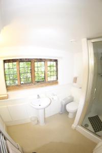Kylpyhuone majoituspaikassa FSC Flatford Mill Hostel