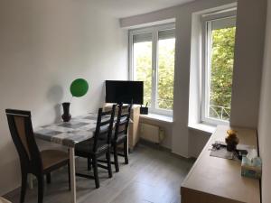 Televízia a/alebo spoločenská miestnosť v ubytovaní Apartament Grochowy - Poznań Stare Miasto