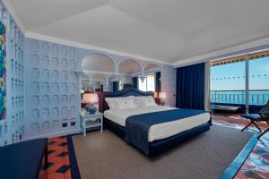 Cama ou camas em um quarto em Algarve Casino Hotel