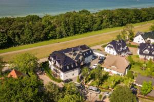 an aerial view of a large house with a yard at Ostseetraum in Zingst