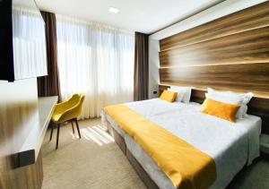 Postel nebo postele na pokoji v ubytování NB Hotel&Spa