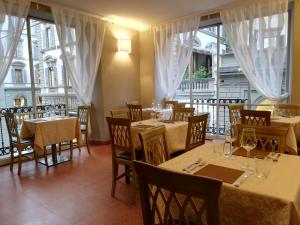 A restaurant or other place to eat at Hotel Medici