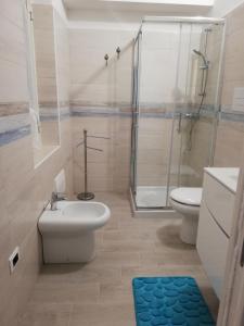 B&B La Collina Dei Poeti tesisinde bir banyo