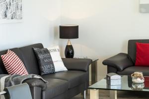 Ein Sitzbereich in der Unterkunft Appartement "Karat" mit Penthouseflair - Oase am Haff
