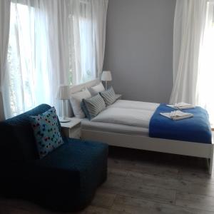 En eller flere senge i et værelse på Apartamenty Przystań