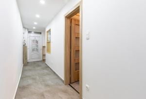 House4us.Central Budapest.Luxury Apartment. Deák Ferenc Ter 1075 Budapest, No.5, Károly street 5/b, No.5 Building, Mezzanine (Felemelet) kép - 2