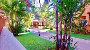 A garden outside MARBELLA ALICATE BEACHFRONT - Luxury Apartment-2