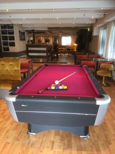 a pool table in the middle of a room at Revsnes Hotel in Byglandsfjord