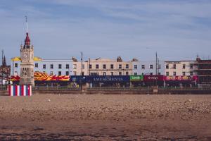 Gallery image of The Sunset Apartment - Margate Beach - By Goldex Coastal Breaks in Margate