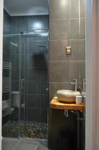 Koupelna v ubytování Hostal Boutique Puerta Roja