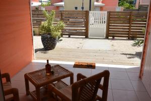 Rõdu või terrass majutusasutuses MAISON TI BAMBOU