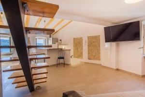 TV a/nebo společenská místnost v ubytování Apartmani Kraj mora